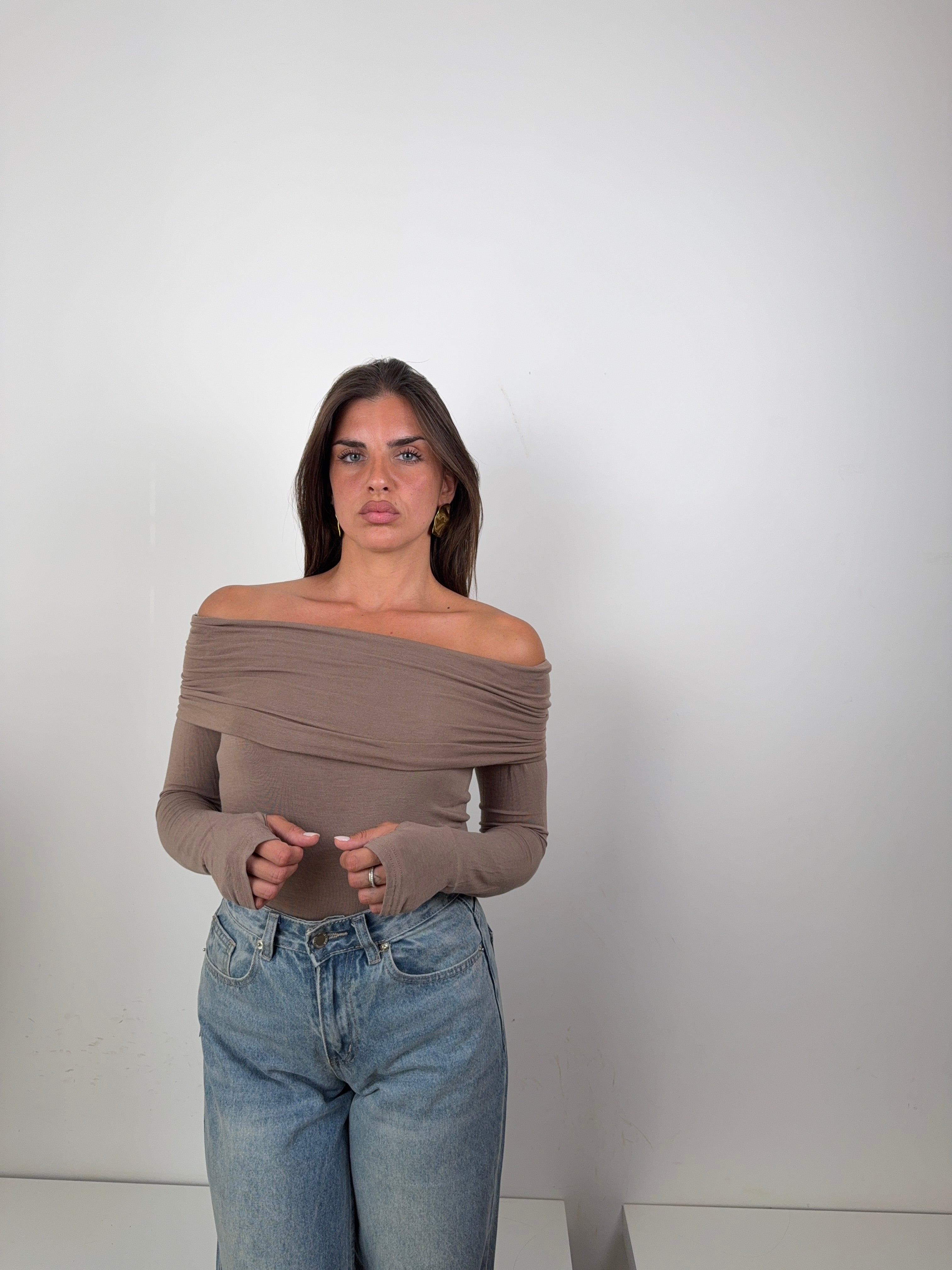 Maglia scollo a barca beige