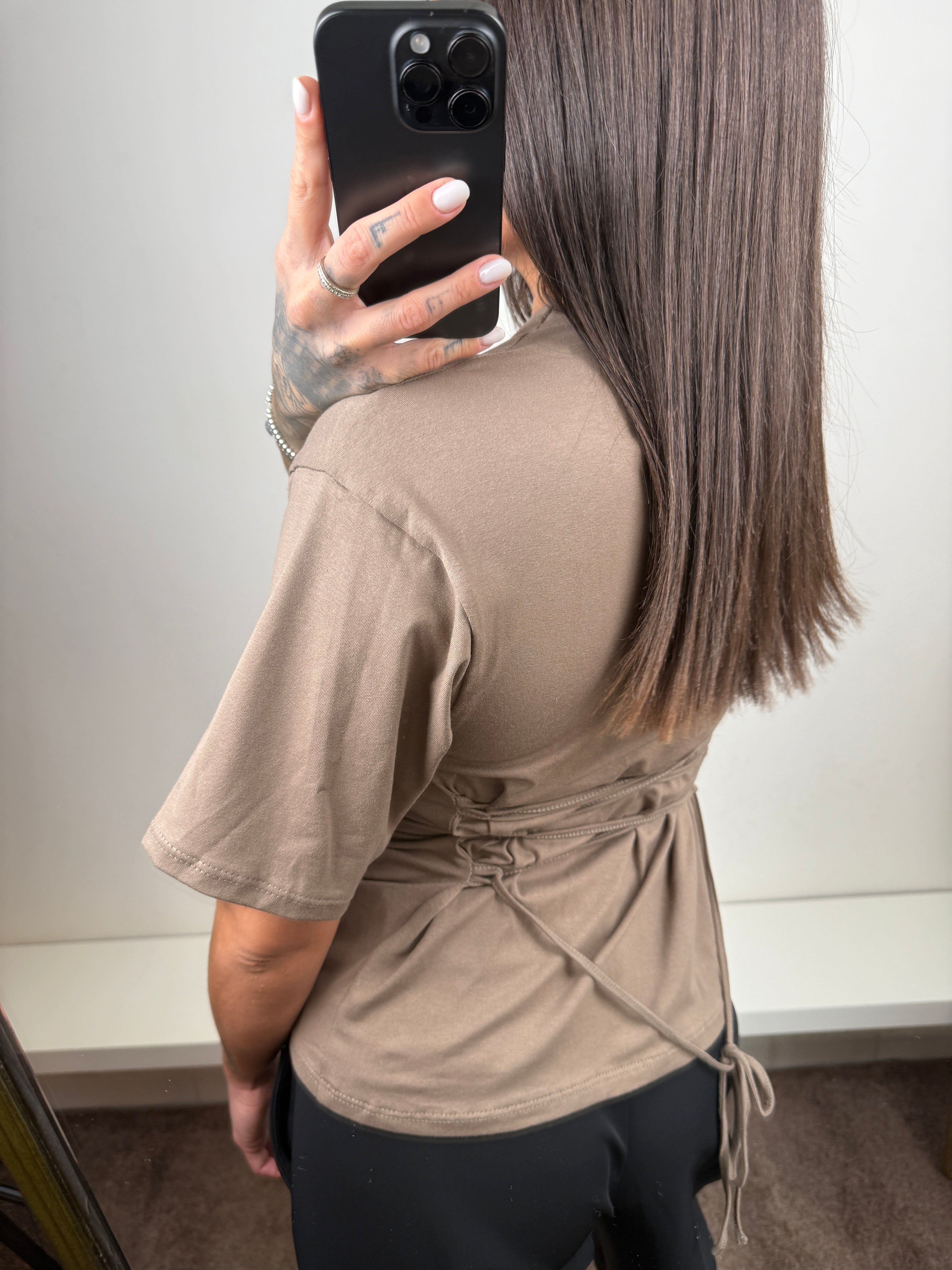 T shirt beige con fiocco