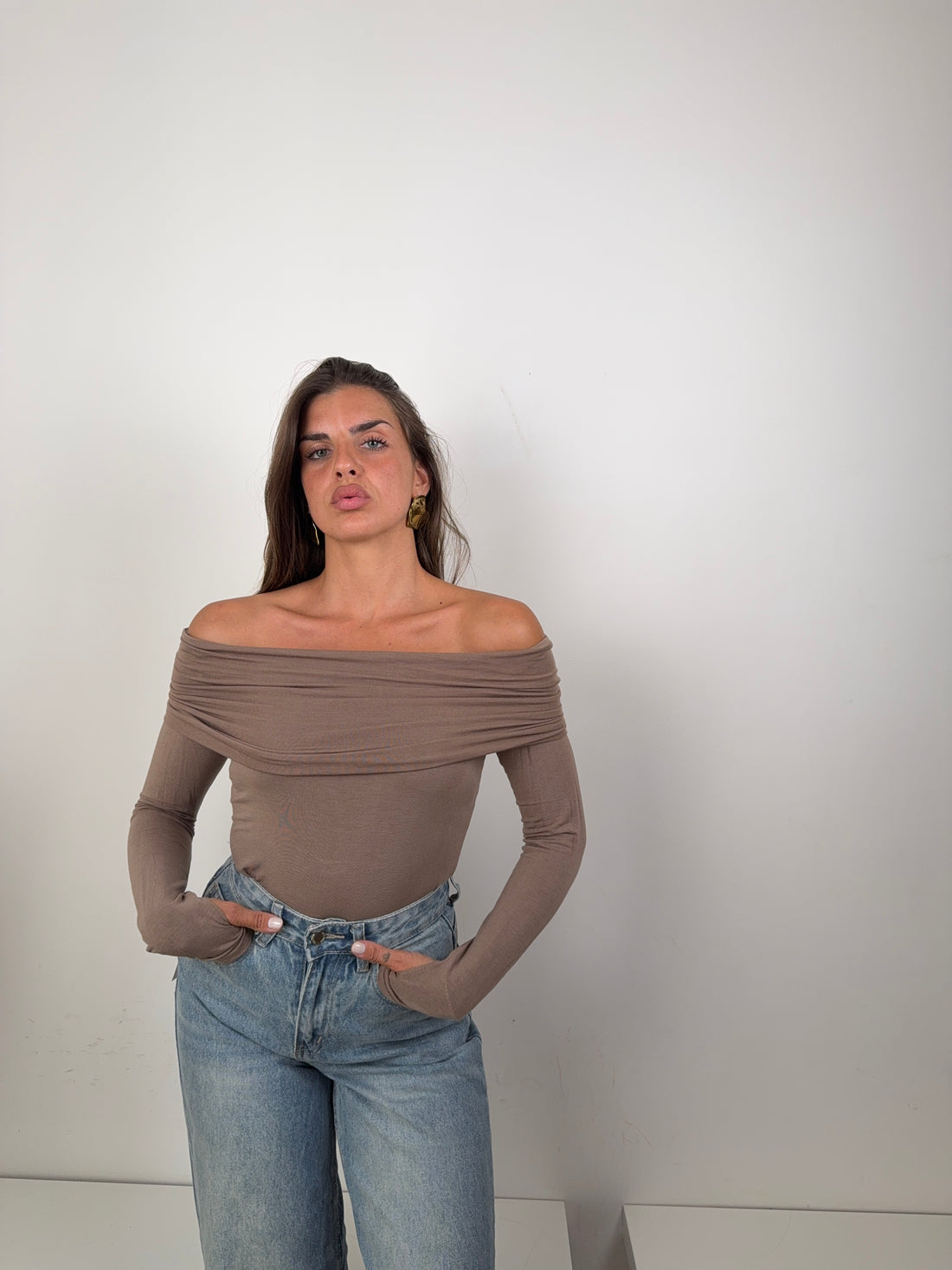 Maglia scollo a barca beige