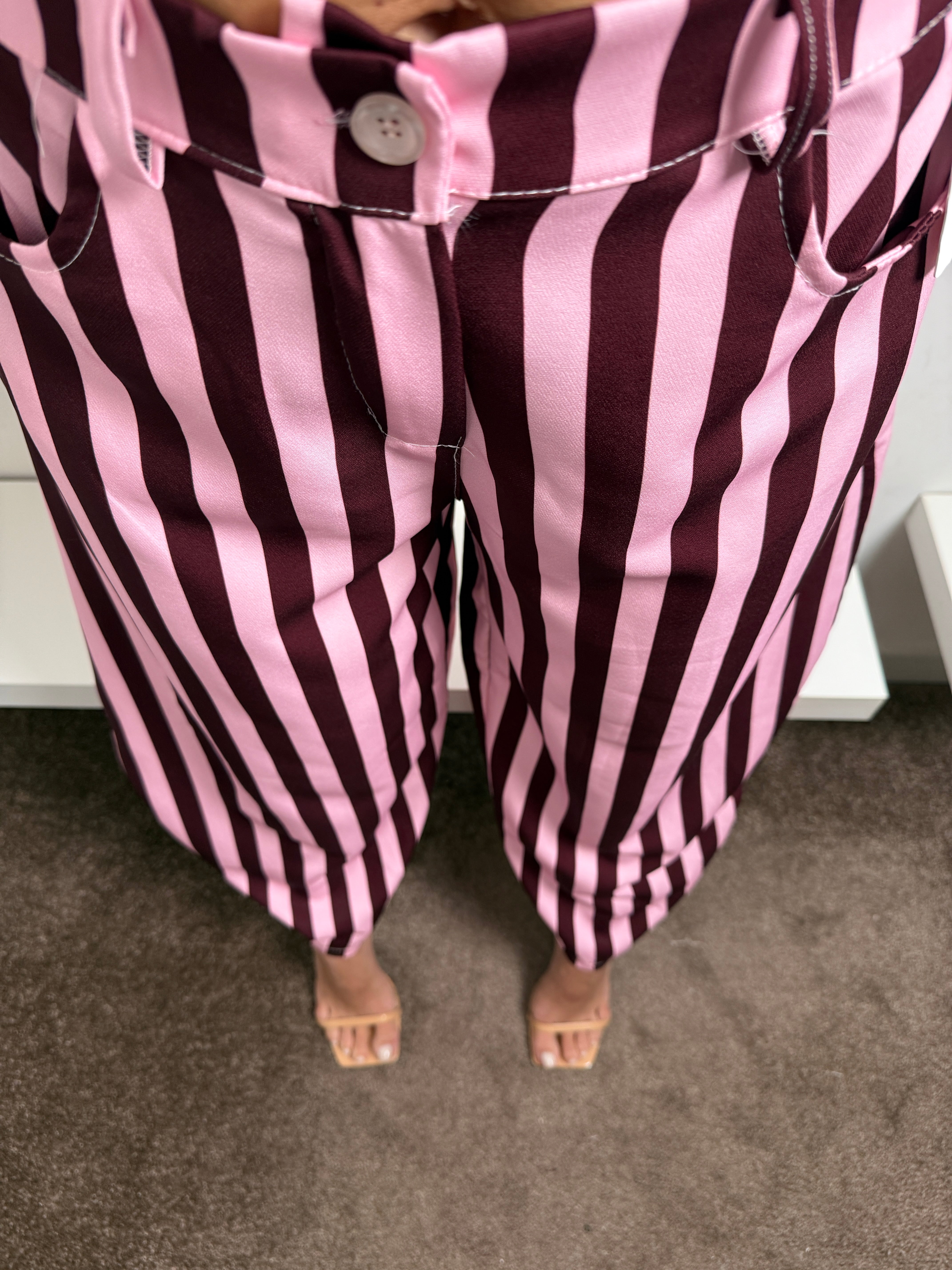 Pantalone bordeaux e rosa